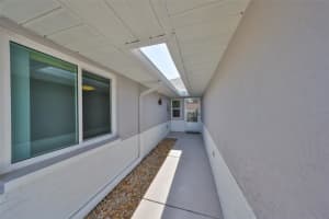 1806 WOLF LAUREL DRIVE, SUN CITY CENTER, FL 33573 - MLS#MFRTB8368667