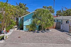 13123 4th St E, MADEIRA BEACH