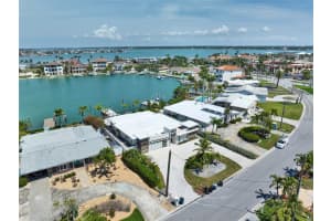 25 Dolphin Dr, TREASURE ISLAND