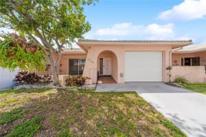 5428 Larchmont Ct N #5428, PINELLAS PARK