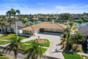 689 ISLAND WAY, CLEARWATER BEACH, FL 33767 Sold 05/16/25