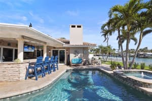 689 ISLAND WAY, CLEARWATER BEACH, FL 33767 Sold 05/16/25