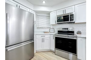 6908 STONES THROW CIRCLE, ST PETERSBURG, FL 33710 Sold 05/09/25