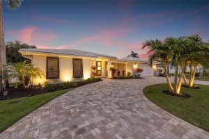 935 Eden Isle Dr Ne, ST PETERSBURG