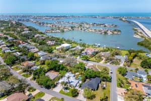 102 CRESTWOOD LANE, LARGO, FL 33770 Sold 06/30/25