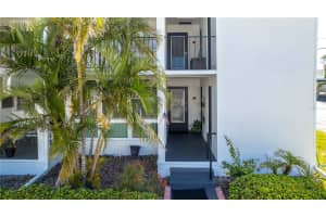 2950 WEST BAY DRIVE, BELLEAIR BLUFFS, FL 33770 Sold 05/09/25