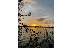 636 SUNSET DRIVE, ST PETERSBURG, FL 33707 - MLS#MFRTB8372092