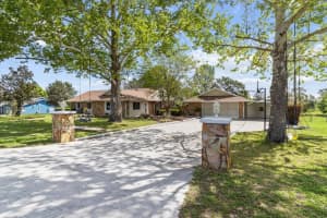 8921 S Thoroughbred Pt, INVERNESS