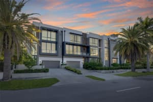 98 W Davis Blvd, TAMPA