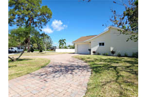 8719 SUNLIT COVE DRIVE, ST PETERSBURG, FL 33702 - MLS#MFRTB8373891