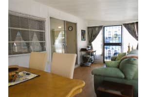 652 54TH LANE, ST PETERSBURG, FL 33707 - MLS#MFRTB8374069