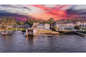 915 Bayshore Dr Tarpon Springs, FL 34689 - Off Market