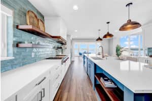 915 Bayshore Dr Tarpon Springs, FL 34689 - Off Market