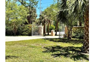 1516 BAYSHORE BOULEVARD, DUNEDIN, FL 34698 Sold 09/25/25