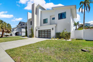 5924 BAYVIEW CIRCLE, GULFPORT, FL 33707 Sold 06/05/25