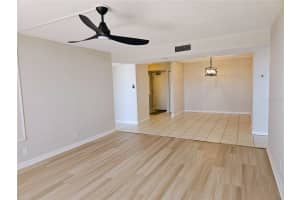 1 KEY CAPRI #112E, TREASURE ISLAND, FL 33706 - MLS#MFRTB8374936