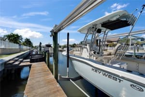 426 ISLEBAY DRIVE, APOLLO BEACH, FL 33572 - MLS#MFRTB8374977