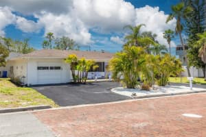 225 Cevera Dr, DUNEDIN