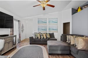 811 COLLEGE LEAF WAY, RUSKIN, FL 33570 - MLS#MFRTB8376431