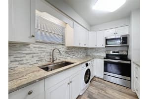5509 FOUNTAIN LAKE CIRCLE, BRADENTON, FL 34207 - MLS#MFRTB8376588