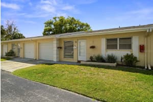 834 Cambridge Ct, DUNEDIN
