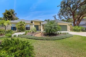 1004 Hollyberry Ct, BRANDON