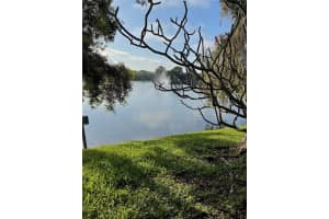 782 Village Lake Ter N #102, ST PETERSBURG