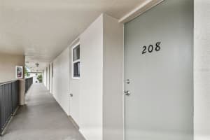 9945 47TH AVENUE, ST PETERSBURG, FL 33708 - MLS#MFRTB8377500