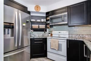 6932 STONES THROW CIRCLE, ST PETERSBURG, FL 33710 - MLS#MFRTB8377658