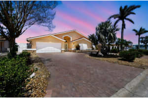 17 Bellevue Dr, TREASURE ISLAND
