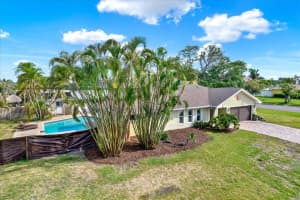 680 Capri Blvd, TREASURE ISLAND