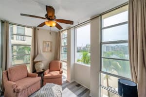 7400 Sun Island Dr S #206, SOUTH PASADENA