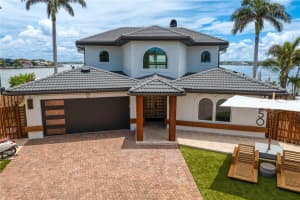 2250 Donato Dr, BELLEAIR BEACH