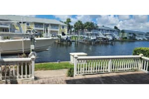 5215 Coquina Key Dr Se #b, ST PETERSBURG