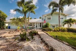 8723 THORNWOOD LANE, TAMPA, FL 33615 Sold 04/29/25