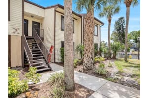 404 MOORINGS COVE DRIVE, TARPON SPRINGS, FL 34689 Sold 06/10/25
