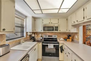 2400 WINDING CREEK BOULEVARD, CLEARWATER, FL 33761 - MLS#MFRTB8381056