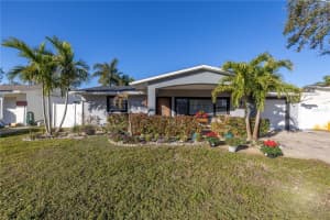 1990 59th St N, ST PETERSBURG