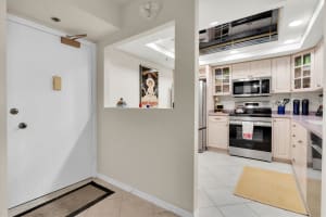 1 KEY CAPRI #502E, TREASURE ISLAND, FL 33706 - MLS#MFRTB8381558
