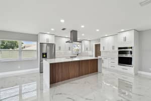3913 FONTAINEBLEAU DRIVE, TAMPA, FL 33634 - MLS#MFRTB8381842