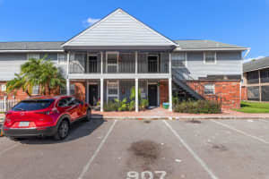 200 Country Club Dr #906, LARGO