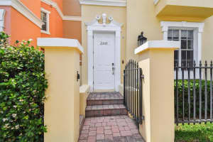 2305 VICTORIA GARDENS LANE, TAMPA, FL 33609 - MLS#MFRTB8382230