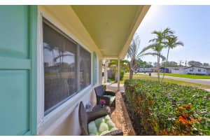 1727 NEW HAMPSHIRE AVENUE, ST PETERSBURG, FL 33703 - MLS#MFRTB8382331