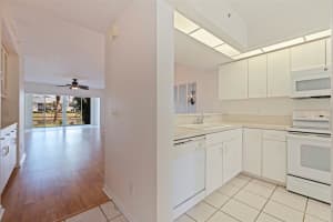 402 LAUREL LAKE DRIVE, VENICE, FL 34292 - MLS#MFRTB8382563