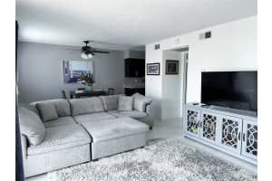 5225 COQUINA KEY DRIVE, ST PETERSBURG, FL 33705 - MLS#MFRTB8382611