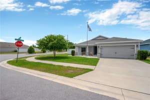 305 ST GEORGES CIRCLE, EAGLE LAKE, FL 33839 Sold 08/12/25