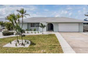 7092 S Shore Dr S, ST PETERSBURG
