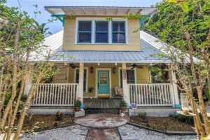 1038 Crescent Lake Dr N, ST PETERSBURG