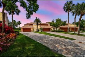 2421 Lake Point Ln, CLEARWATER