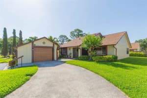 2211 Bay Berry Ln, CLEARWATER
